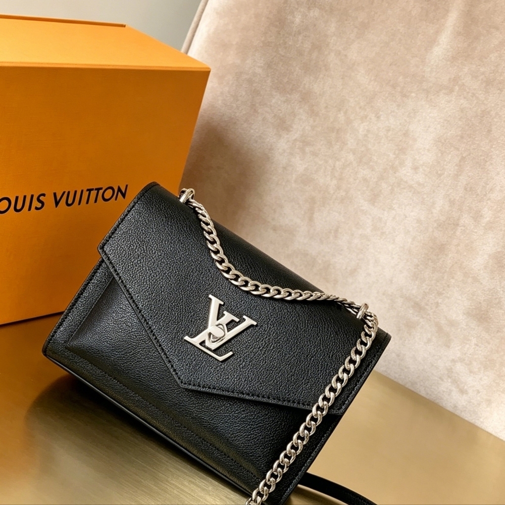 LOUIS VUITTON MYLOCKME CHAIN BB in Grained Leather
